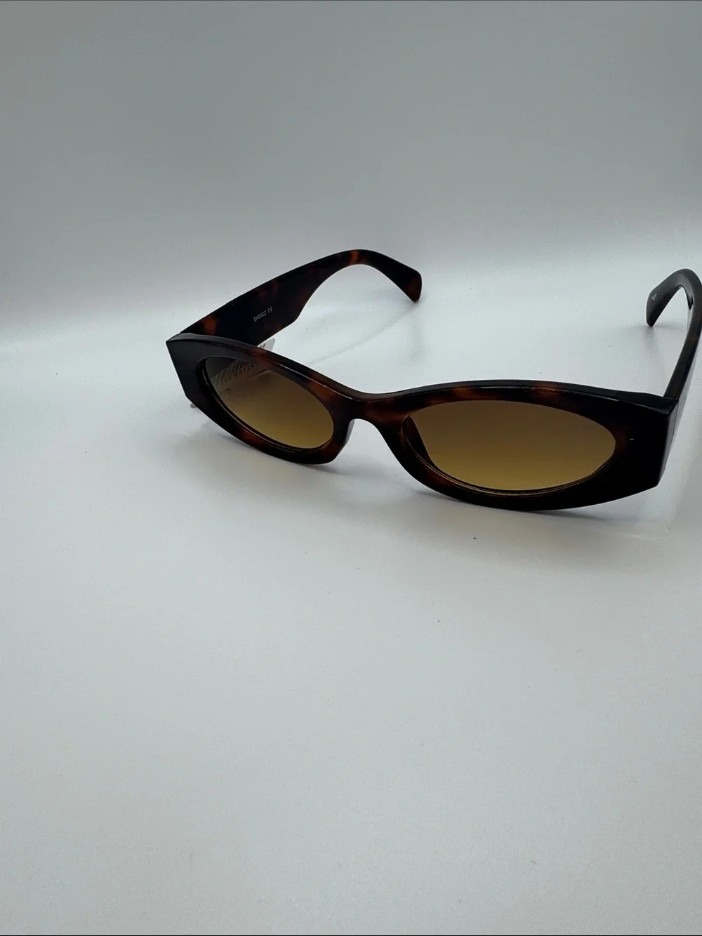 N/A stylish tortoiseshell